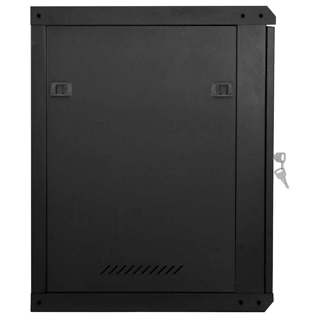 Ein schwarzer, an der Wand montierter Schrank mit einem Schloss an der rechten Seite, teilweise geöffnet, wobei ein Schlüsselbund sichtbar ist.
