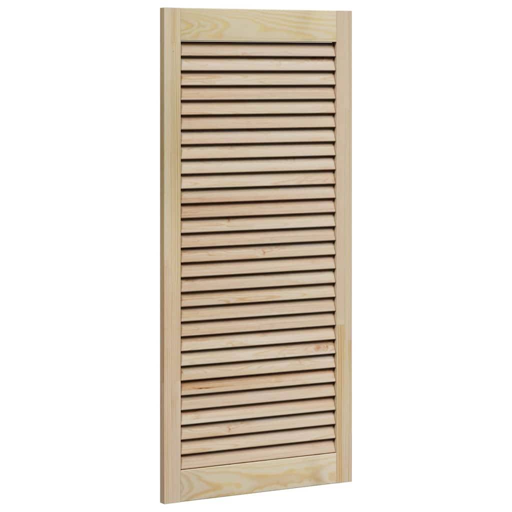 Eine Holzlamellenentür mit schrägen horizontalen Paneelen, mit hellem Holzfinish, geeignet für Innenräume zur Belüftung.