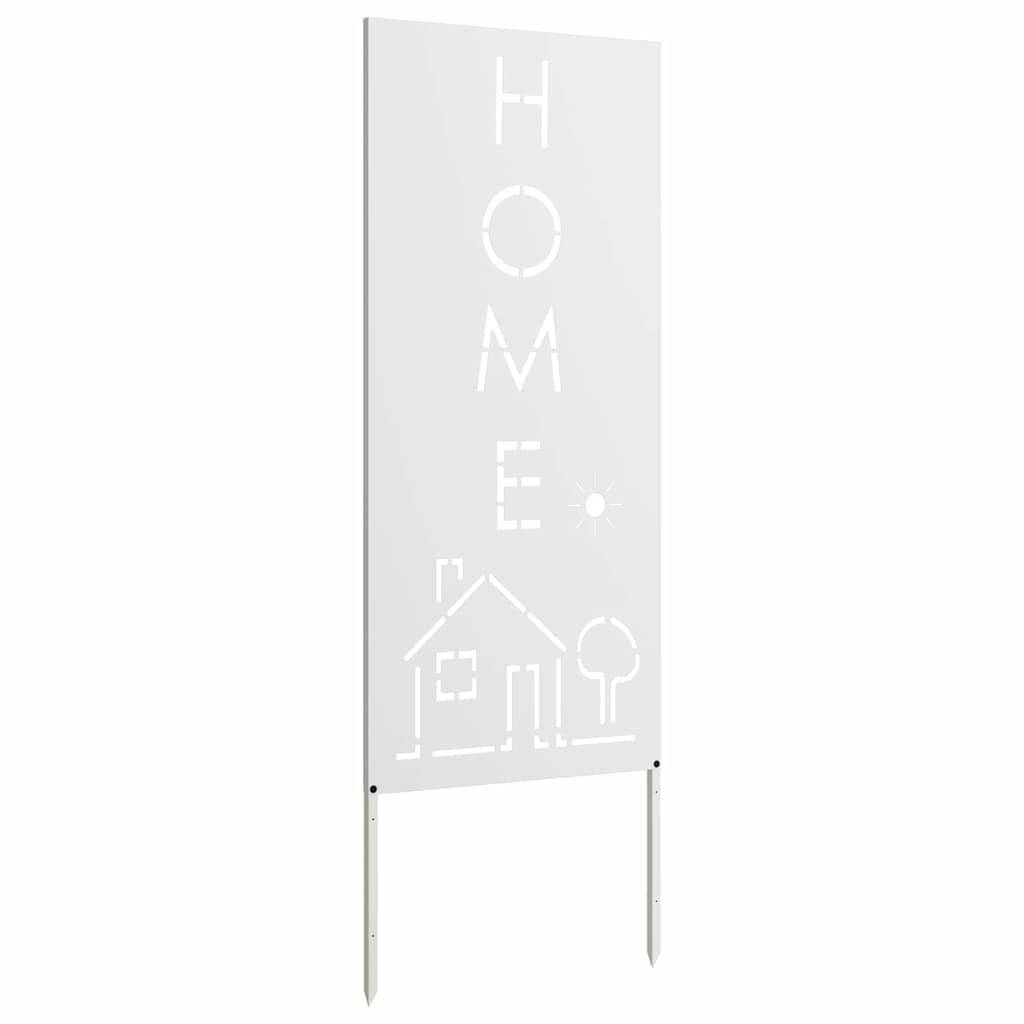 Ein weißes Gartenschild mit dem Wort 'HOME', vertikal ausgerichtet. Darunter eine einfache Linienzeichnung mit einem Haus, einem Baum und einer Sonne.
