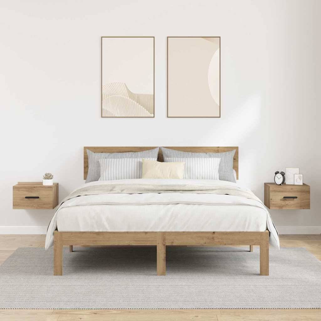 Ein minimalistisches Schlafzimmer zeigt ein Holzbett mit weißer Bettwäsche, zwei schwebenden Holznachttischen und abstrakten Kunstwerken an einer weißen Wand.