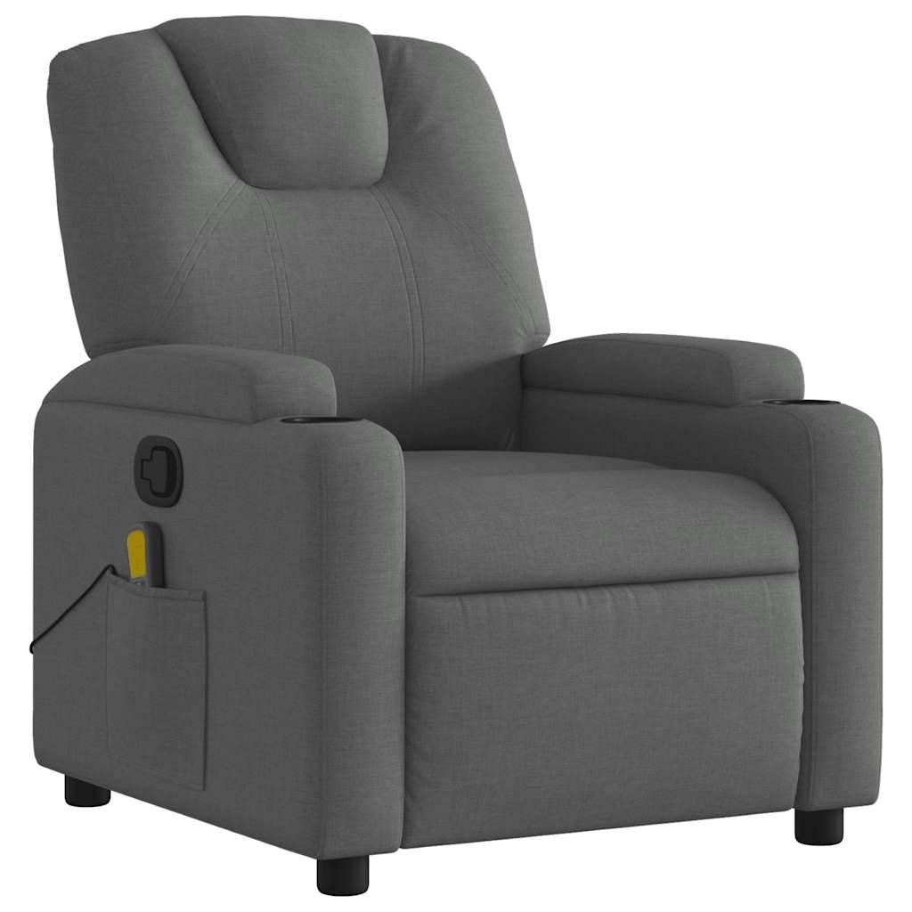 Ein grauer Relax-Sessel mit weichen Polstern und Armlehnen, mit einer Tasche für die Fernbedienung an der Seite.