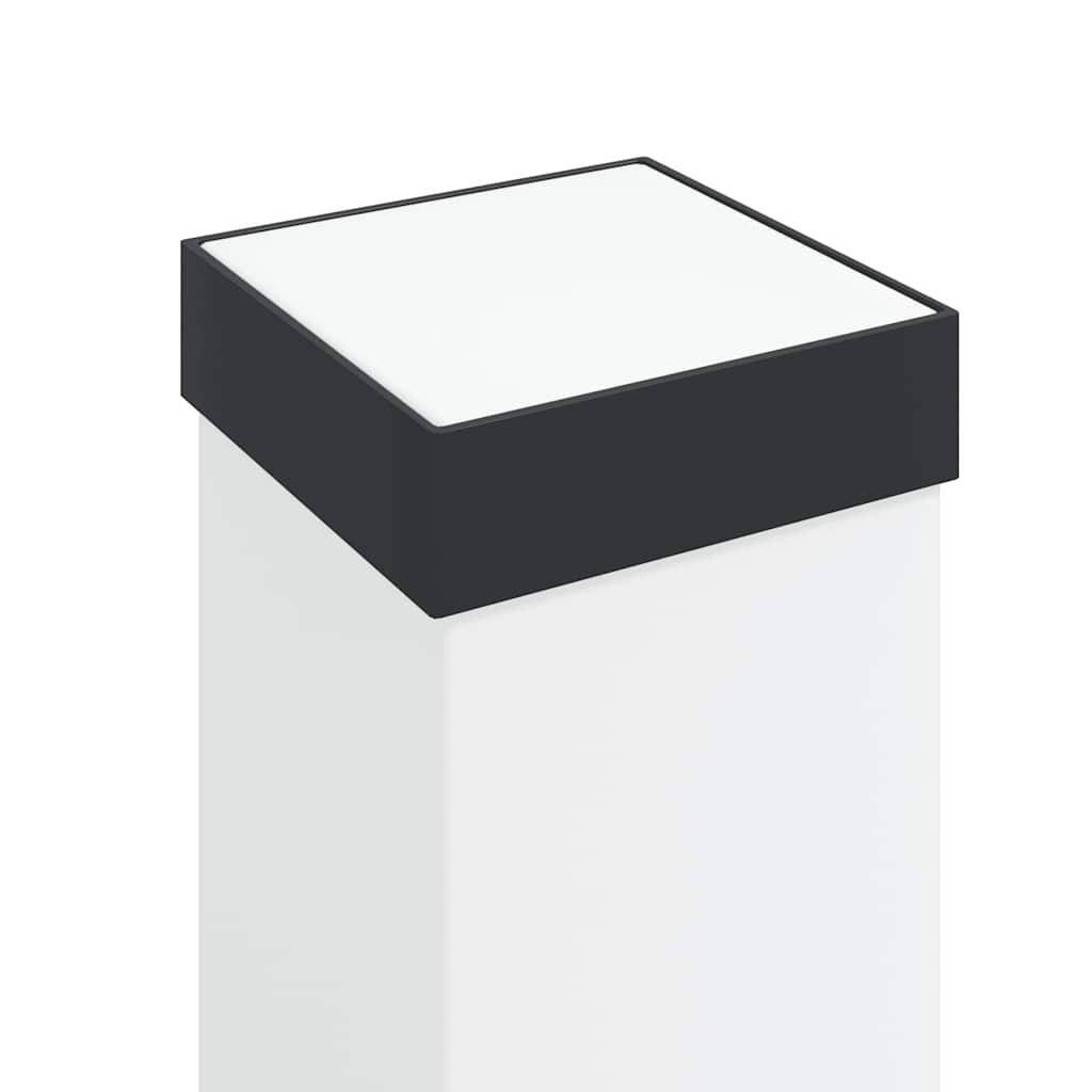 Eine weiße Säule mit einem schwarzen quadratischen Deckel, die ein einfaches, modernes Design und eine minimalistischen Ästhetik aufweist.
