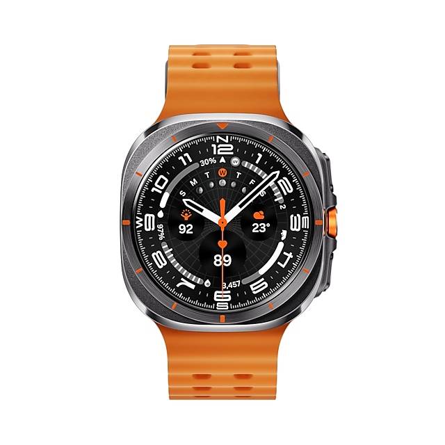 Orange-Smartwatch mit schwarzem analogem Zifferblatt, das die Uhrzeit, das Datum, das Wetter und Fitness-Metriken auf weißem Hintergrund anzeigt.