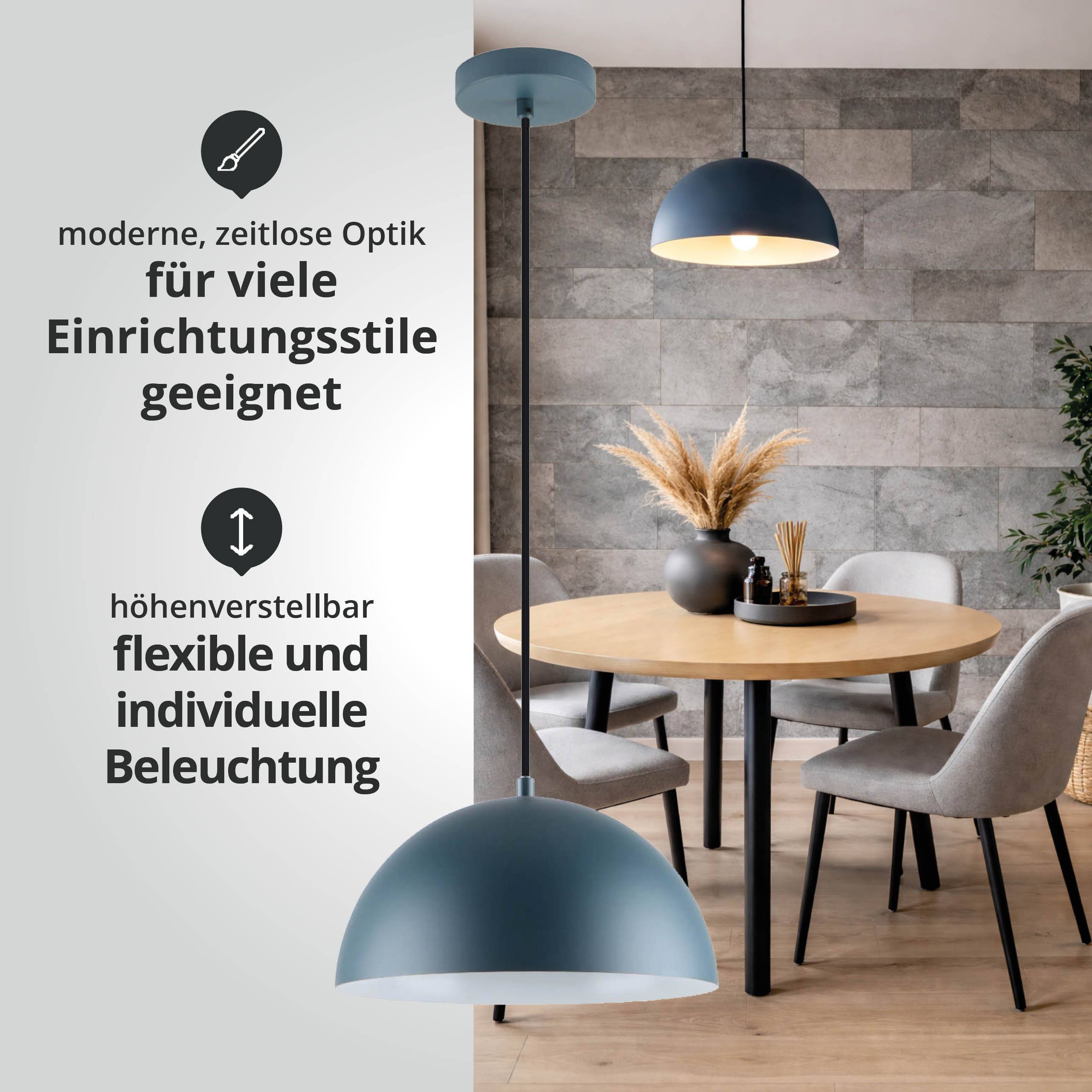 Ein modernes Esszimmer mit einem runden Holztisch, vier grauen Stühlen, einer schwarzen Vase mit getrockneten Pflanzen und zwei Pendelleuchten. Der Text besagt: „moderne, zeitlose Optik
