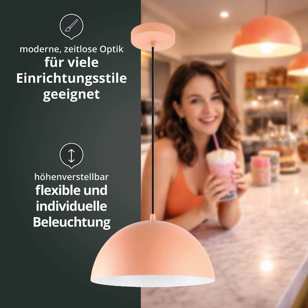 Modernes, zeitloses Design, das zu vielen Einrichtungsstilen passt. Höhenverstellbar für flexible und individuelle Beleuchtung. Frau, die an einer Theke einen Milchshake trinkt.