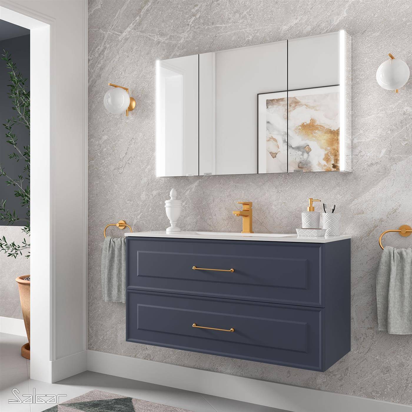 Modernes Badezimmer-Waschtisch mit dunkelblauem schwebendem Schrank, goldenen Armaturen, Spiegelmedikamentenschrank, Wandleuchten und grauer strukturierter Wand.