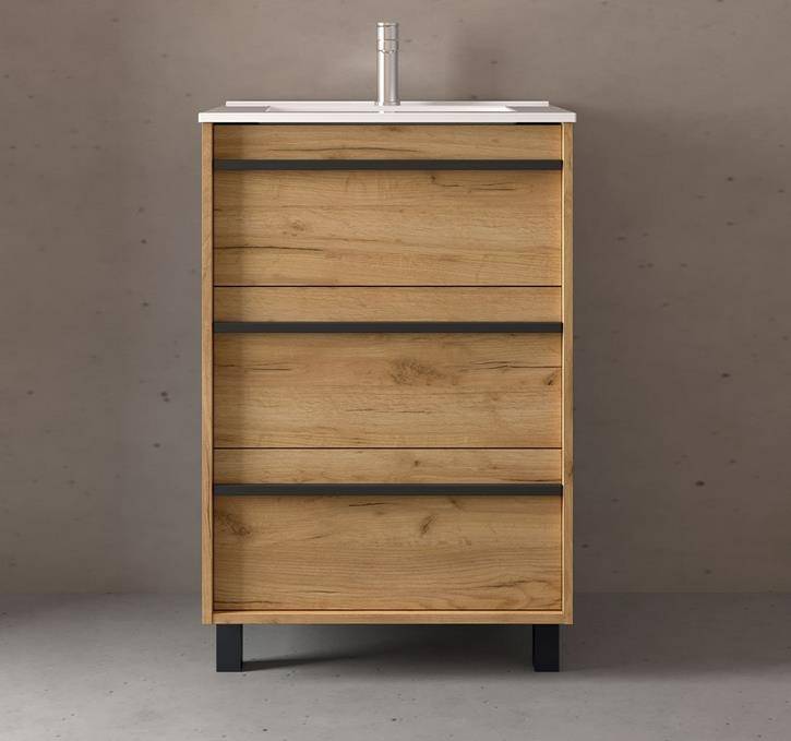 Holzernes Badezimmer-Waschtischschrank mit drei Schubladen und weißem Waschbecken oben, Vorderansicht vor neutralem Hintergrund dargestellt.