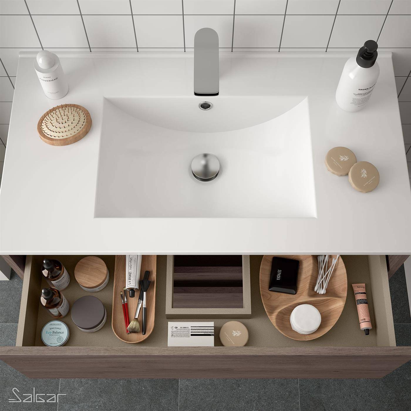 Modernes Badezimmermöbel mit weißem Waschbecken und Armatur, offene Schublade darunter mit organisierten Toilettenartikeln und Pflegeutensilien.
