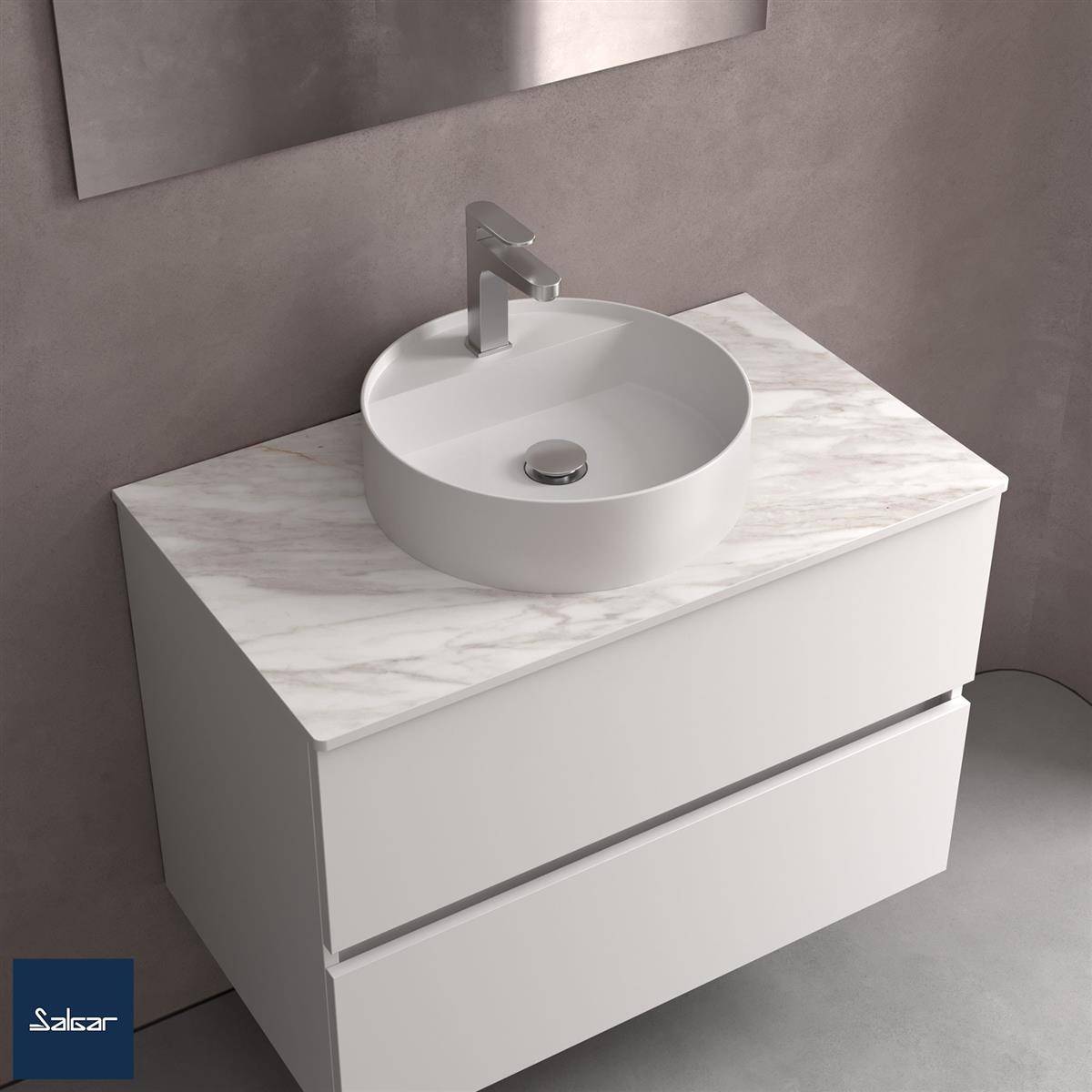 Modernes weißes Badezimmer-Waschtisch mit Marmor-Arbeitsplatte und rundem Waschbecken, gezeigt mit chromiertem Wasserhahn vor einer grauen Wand.