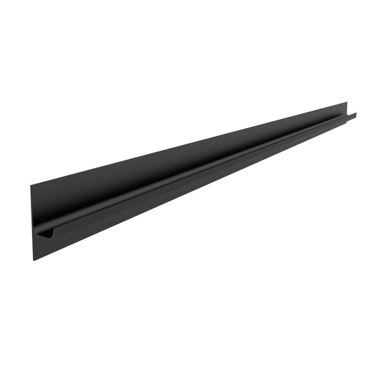Schwarze wandmontierte Regalbefestigung aus Metall in Perspektivendarstellung auf weißem Hintergrund.