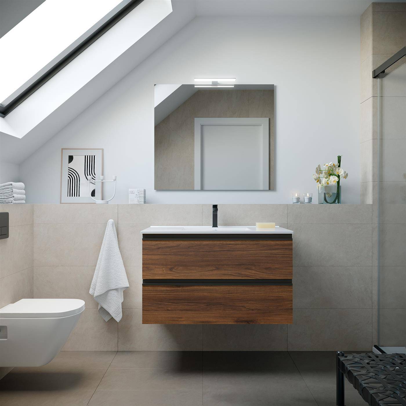 Modernes Badezimmer mit schwebendem Holzwaschtisch, Spiegel, Dachfenster, Toilette, Handtuch und gläserner Dusche.