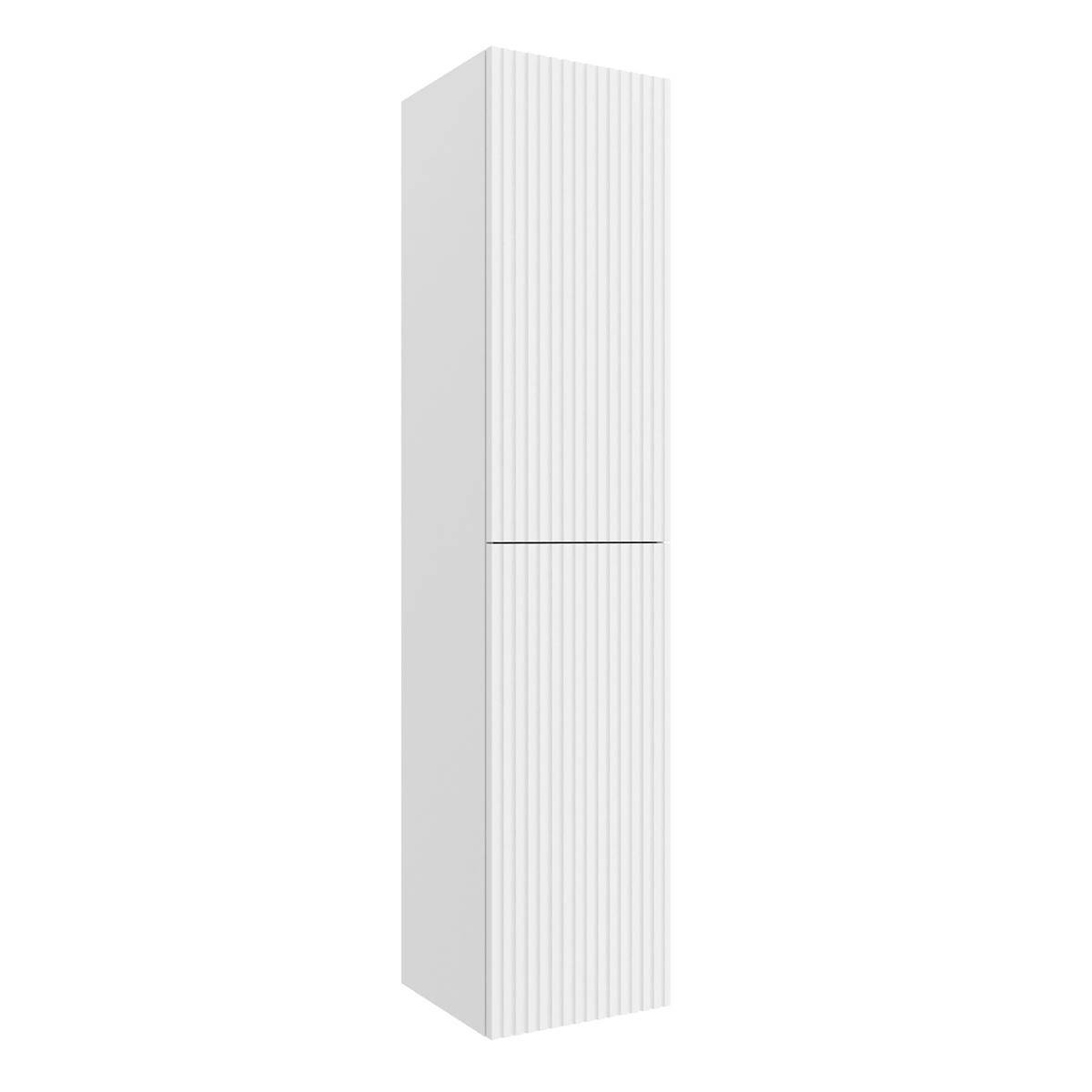 Hoher weißer gerippter Schrank oder Lagerturm mit einer horizontalen Naht in der Mitte, dargestellt vor einem weißen Hintergrund.