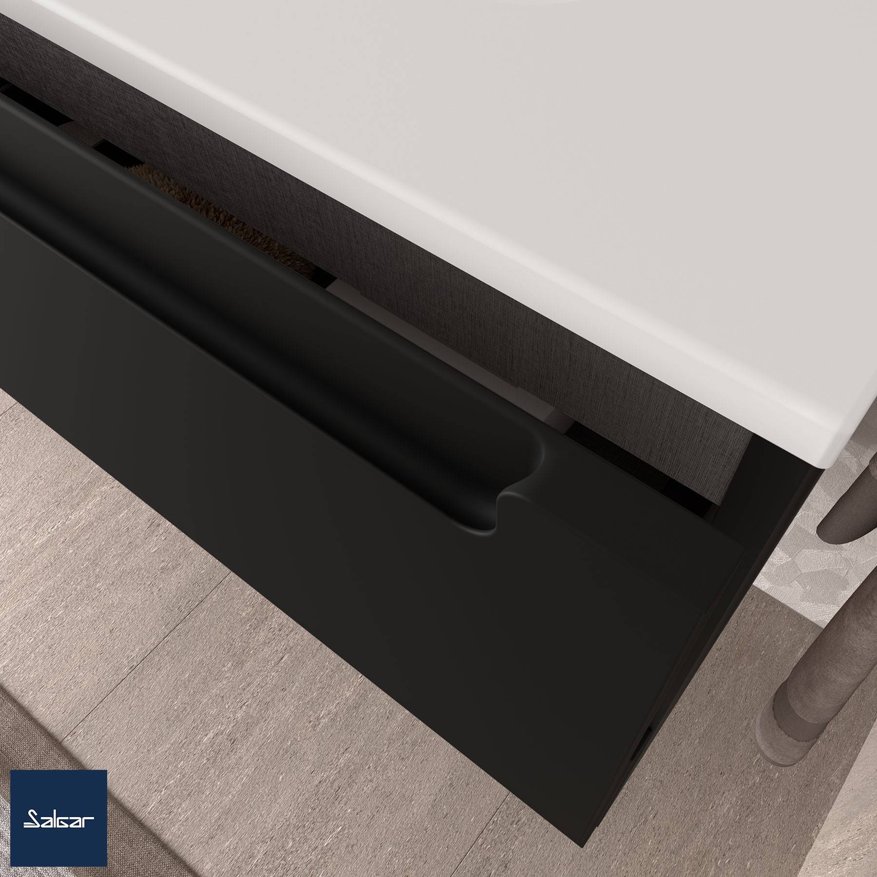 Eine Küchenschrank mit einer schwarzen Schublade unten rechts, geschlossen unter einer weißen Arbeitsplatte, aus einem Vogelperspektive auf gefliesten Boden.