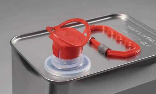 Eine Nahaufnahme einer roten manipulationssicheren Kappe mit Zugring, die sicher über ein Plastikventil auf einem Metallbehälter versiegelt ist.