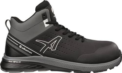 Ein schwarzer und grauer Sportschuh mit einem auffälligen 'A' Logo an der Seite, ausgestattet mit einer robusten Gummisohle und einem hohen Schaftdesign für maximale Stabilität.