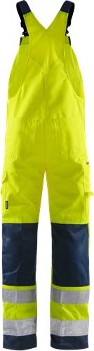 Helle gelbe Shorts mit Seitentaschen, aus einem strapazierfähigen Material hergestellt.