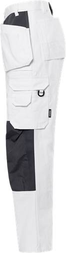 Weiße und schwarze Hose mit seitlicher Tasche und Schlaufendetail.