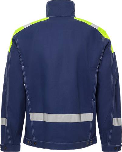 Eine blaue Arbeitsjacke mit reflektierenden Bändern auf Schultern und Ärmeln, entwickelt für Sichtbarkeit und Sicherheit in Arbeitsumgebungen.