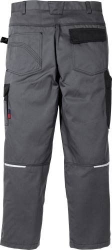 Dunkelgraue Hose mit verstärkten Knien und Taschen, versehen mit reflektierenden Streifen in der Nähe der Bündchen und einem kleinen roten Akzent an der linken Tasche.