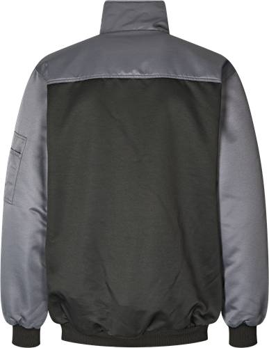 Eine graue und schwarze Jacke, von hinten betrachtet, mit einer Tasche am linken Ärmel und kontrastierendem Stoff auf den Schultern.