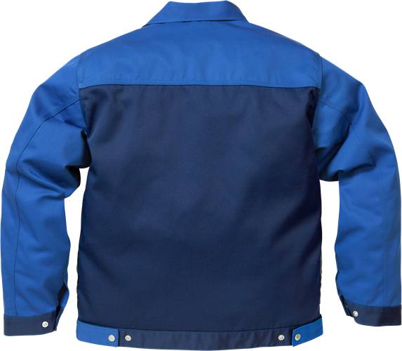 Eine blaue und marineblau-farbene Arbeitsjacke wird von hinten präsentiert, die lange Ärmel, einen Kragen und zwei zugeknöpfte Riemen an der Taille zeigt.
