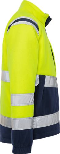 Ein Nahaufnahme einer Warnschutzjacke in signalgelb mit reflektierenden Streifen über einem dunkelblauen unteren Abschnitt, die Arbeitsschutzkleidung kennzeichnet.