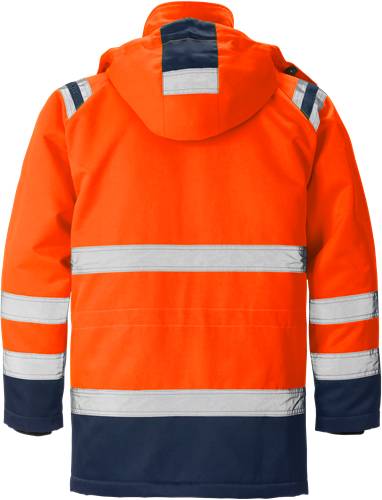 Eine Warnschutzjacke in leuchtendem Orange mit reflektierenden silbernen Streifen, entwickelt für Sicherheit und Sichtbarkeit bei schlechten Lichtverhältnissen.