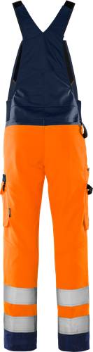 Orangefarbene Hose mit schwarzen Trägern an den Seiten.