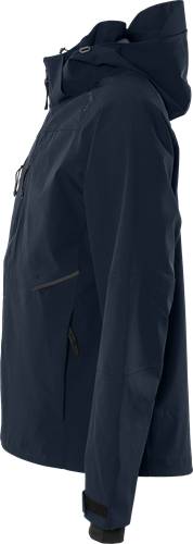 Eine dunkle Marineblaue Jacke mit einer seitlichen Reißverschlusstasche und einer sichtbaren vertikalen Naht. Der Stoff wirkt glatt und strukturiert.