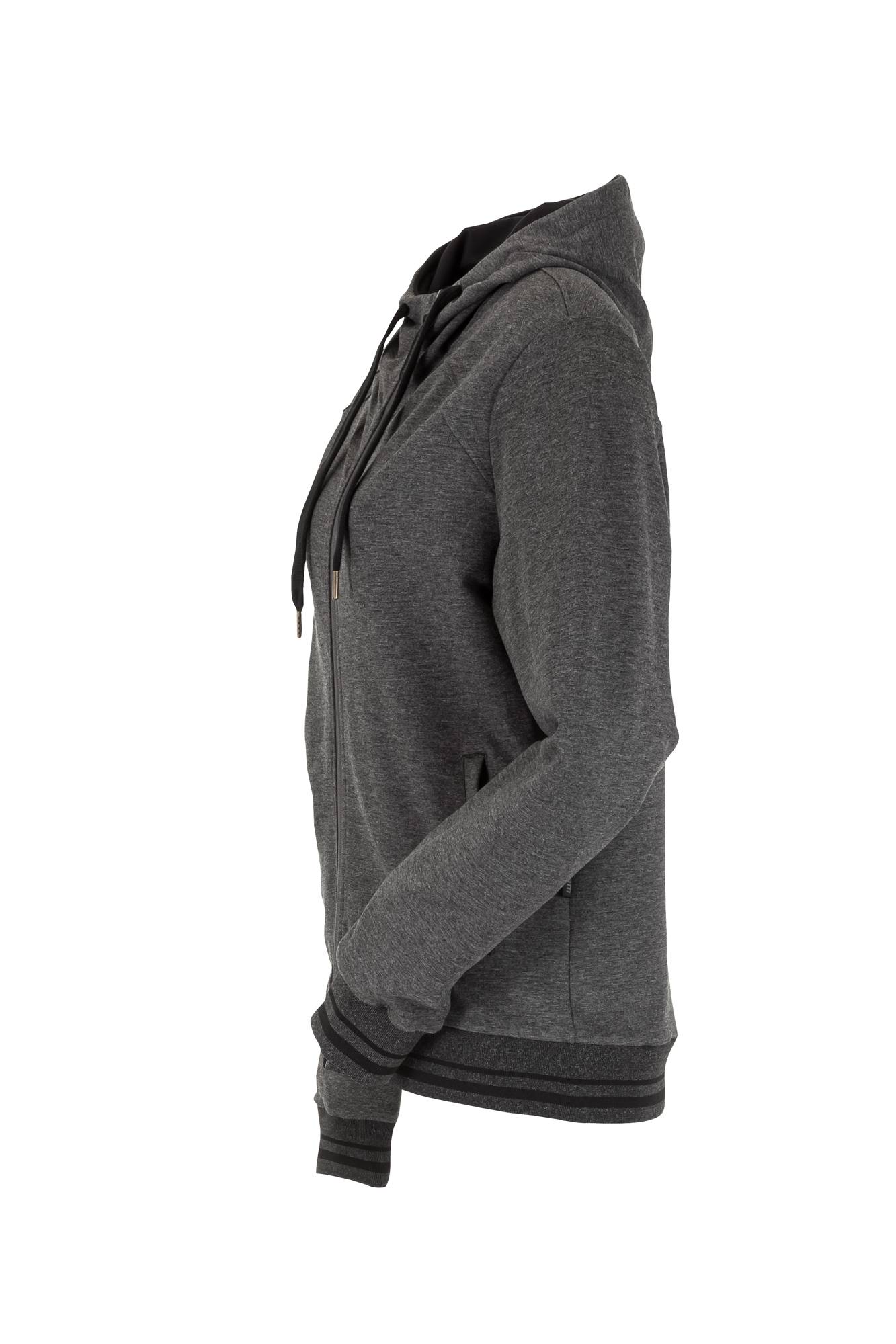 Ein grauer Zip-Hoodie mit schwarzen Akzenten wird seitlich an einem Kleiderbügel gezeigt. Er verfügt über eine Kapuze mit Kordelzug, Taschen und Bündchenärmel.