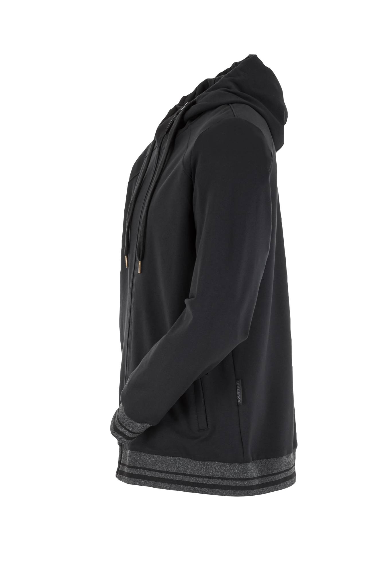 Ein schwarzer Kapuzenpullover verfügt über lange Ärmel, verstellbare Kordelzüge und einen weichen Stoff mit gerippten Bündchen und Saum.