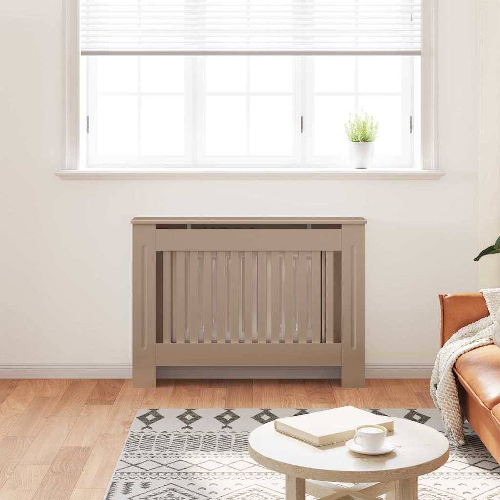 Ein gemütliches Wohnzimmer mit einem gemusterten Teppich, rundem Couchtisch und einem beigen Heizkörperverkleidung unter einem Fenster, auf dessen Fenstersims eine kleine Pflanze steht.