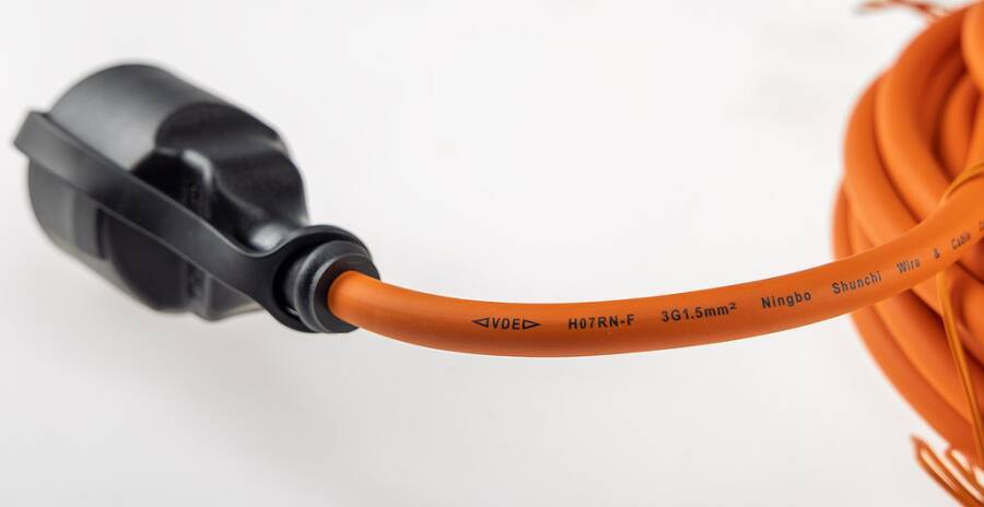 Verlängerung H07RN flammwidrig und ölbeständig 23613 Farbe orange Ausführung Verlängerungskabel Zuleitung H07RN-F 3G1,5
