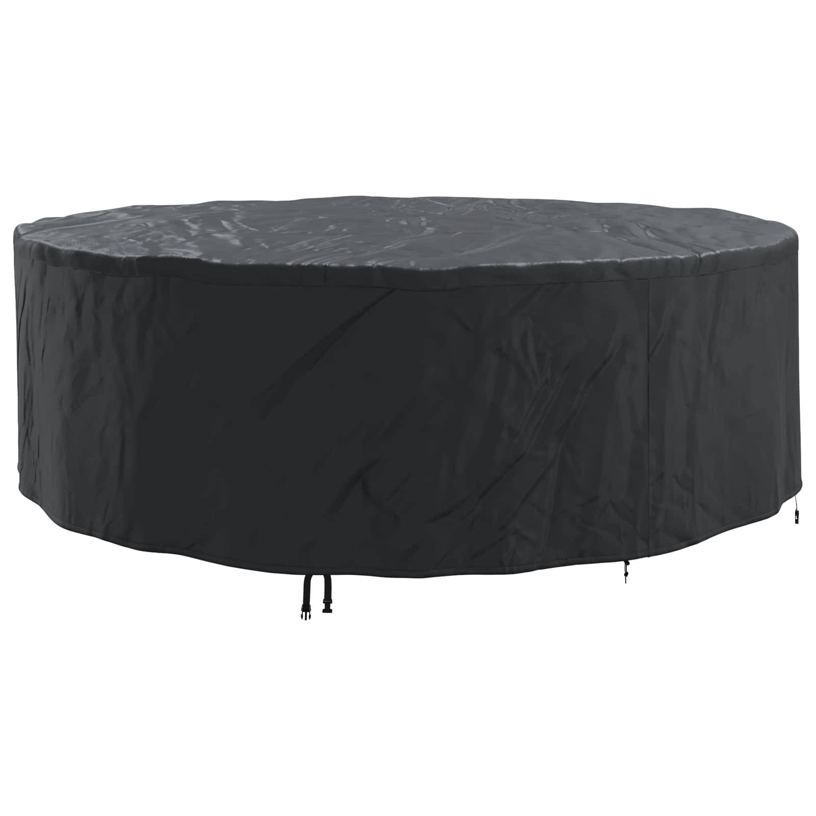 Eine runde schwarze Abdeckung für Gartenmöbel, die dazu dient, Tische und Stühle vor Witterungseinflüssen zu schützen, mit sicheren Riemen am unteren Rand zum Befestigen.