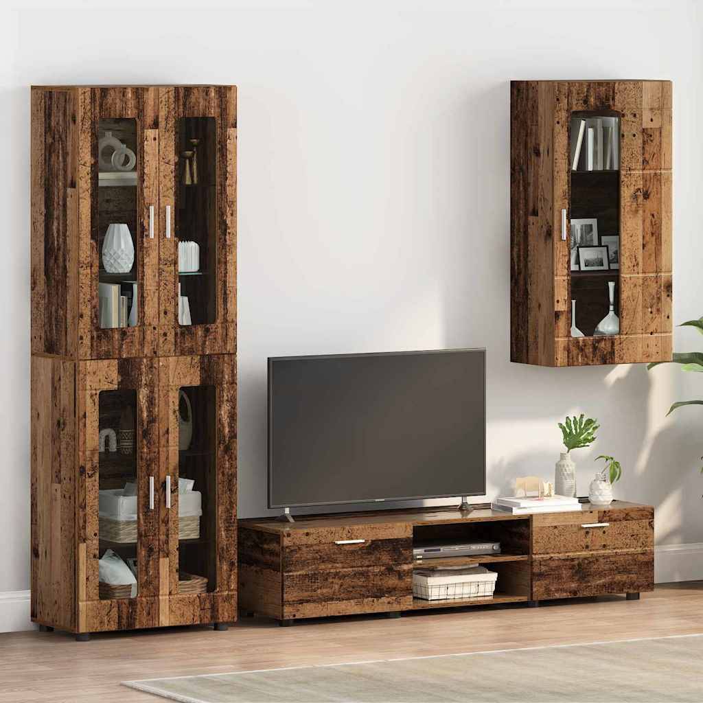 Wohnzimmereinrichtung mit an der Wand montiertem Fernseher, rustikalen Holzschränken und Regalen, auf denen Dekorationsgegenstände ausgestellt sind. Gemütlicher und organisierter Raum.