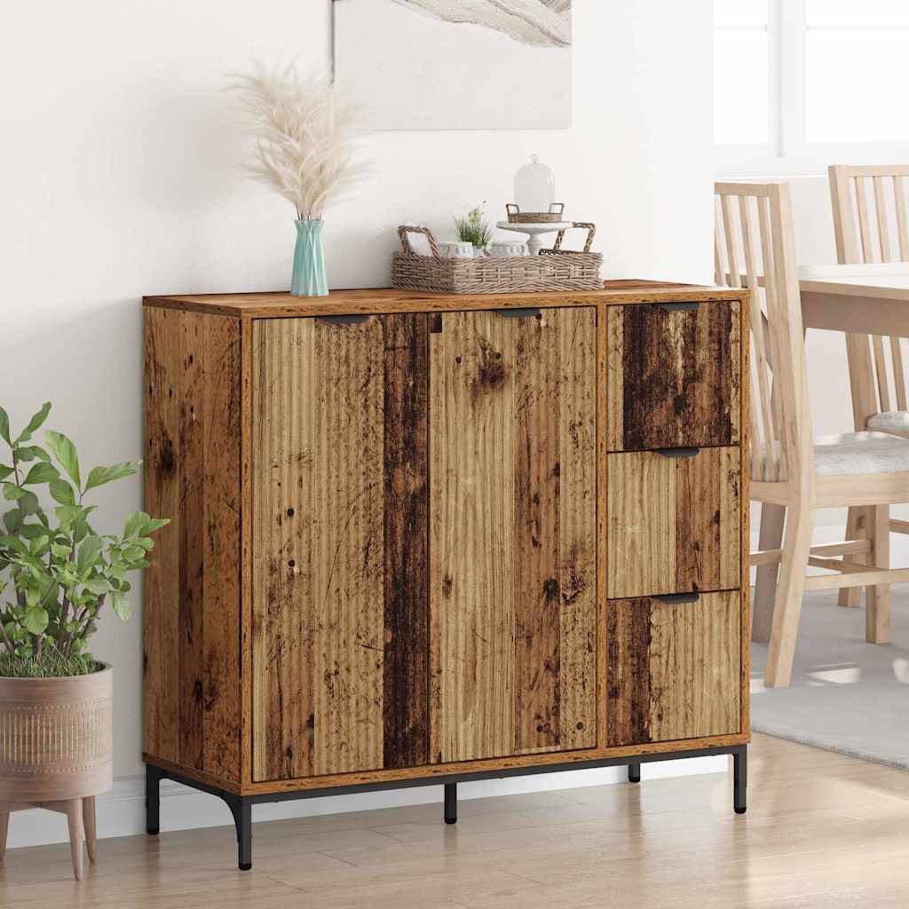 Ein Holzsideboard mit natürlicher, rustikaler Oberfläche steht in einem hellen Raum. Dekorationsgegenstände wie getrocknete Blumen und Bücher ruhen auf seiner Oberfläche.