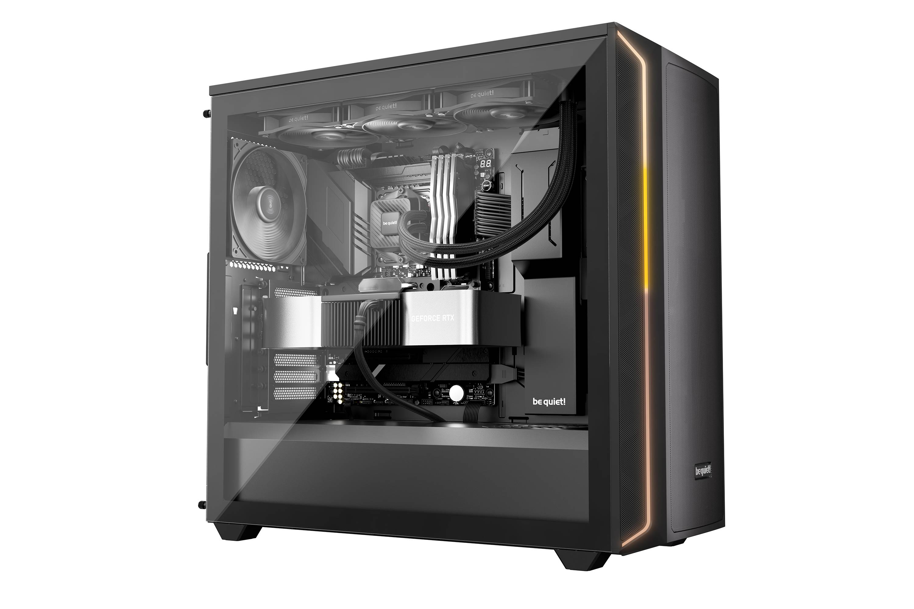 Seitenansicht eines schwarzen Desktop-PC-Towers mit Temperglas-Panel, das interne Komponenten, Kühlventilatoren und RGB-Beleuchtungsleiste zeigt.