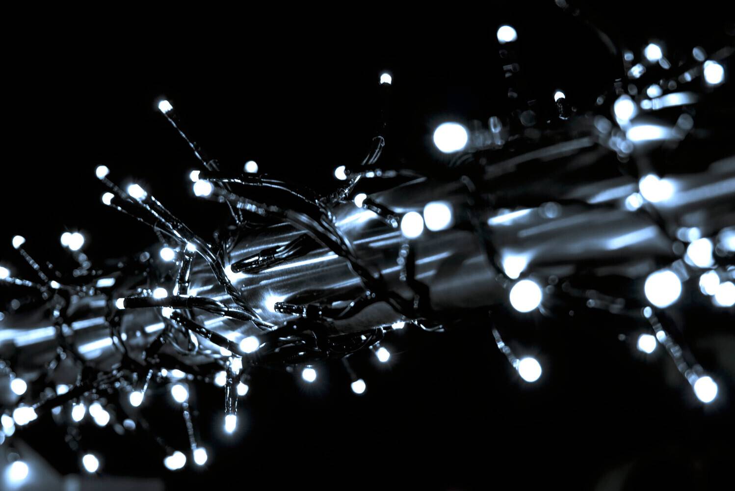 LED Universum LED Büschellichterkette kaltweiß von - ca. 7m Länge, 480LEDs, 3m Zuleitung (Cluster-Lichterkette, Stimmungsbeleuchtung spritzwasserge