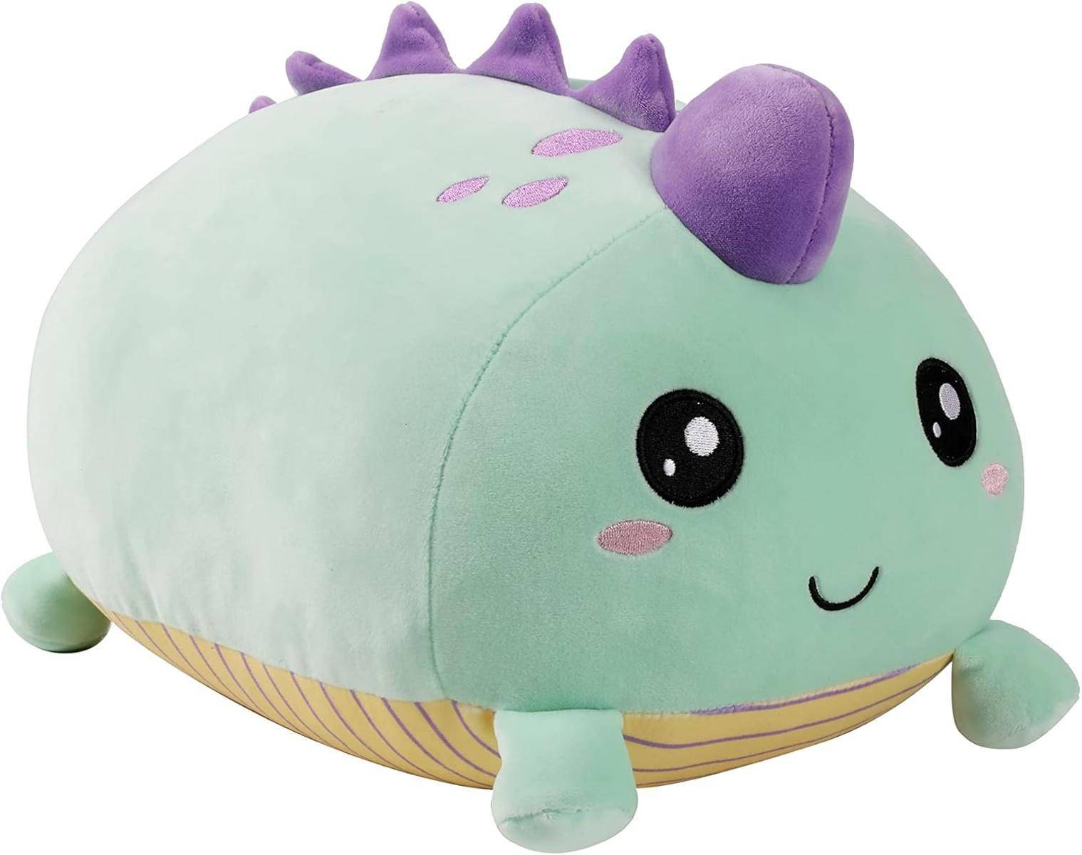 Minzgrünes weiches Dinosaurier-Spielzeug mit violetten Stacheln, kurzen Beinen und einem lächelnden Gesicht auf weißem Hintergrund.