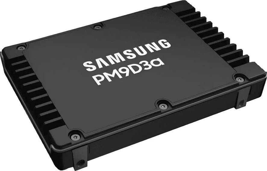 Solid-State-Laufwerk mit der Bezeichnung 'Samsung PM9D3a', das ein schwarzes Gehäuse mit Befestigungsschraubenlöchern an den Ecken zeigt.