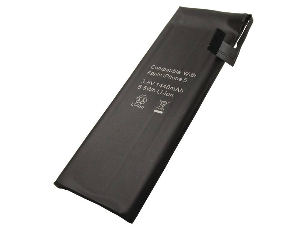 Schwarze Ersatzbatteriepackung mit der Beschriftung „Kompatibel mit Apple iPhone 5
