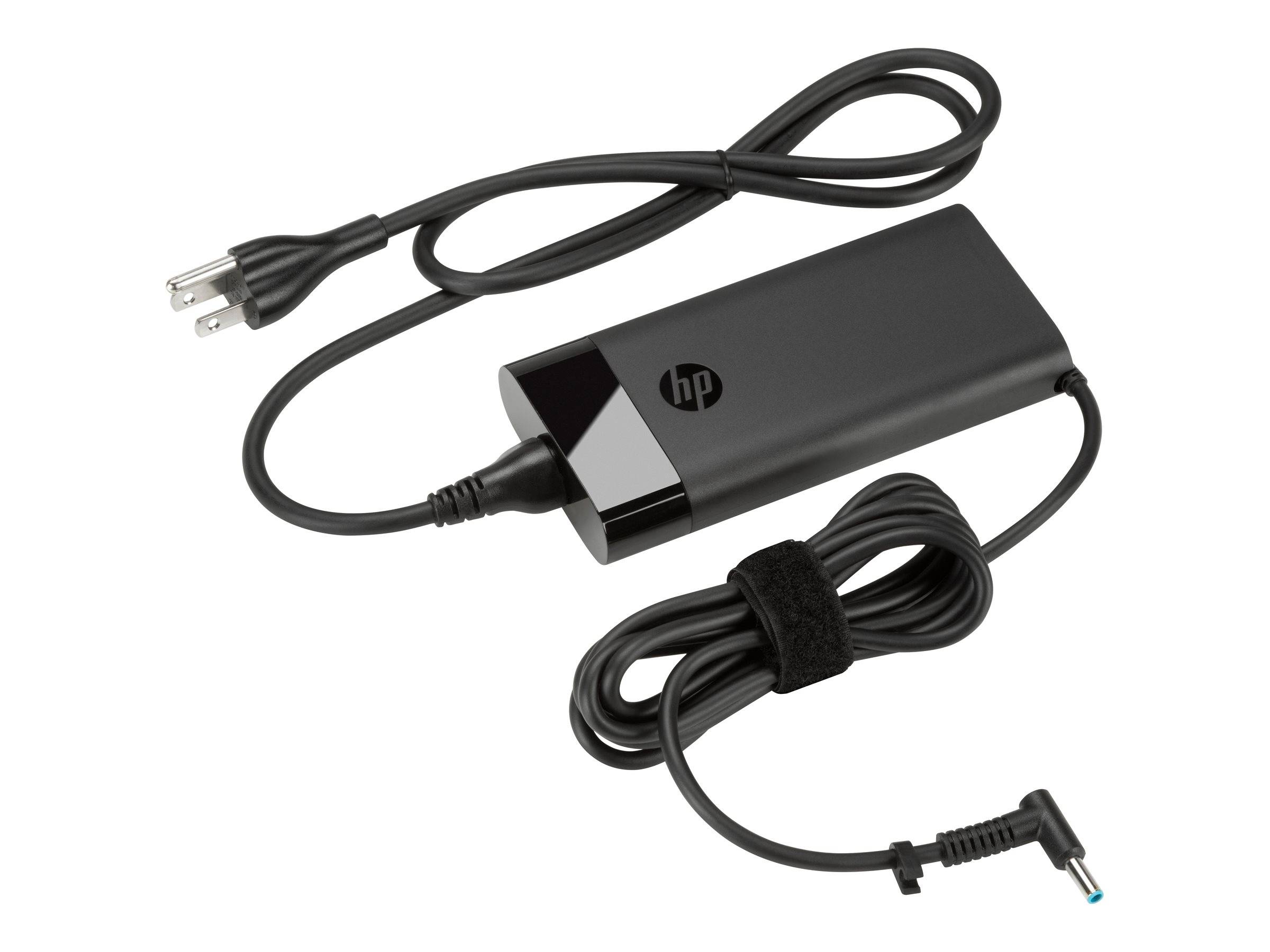 HP-Laptop-Stromadapter mit angeschlossenem Stromkabel und DC-Ladekabel auf weißem Hintergrund