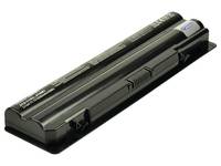 Schwarzes Laptop-Akku-Pack auf weißem Hintergrund, aus einem Winkel betrachtet.