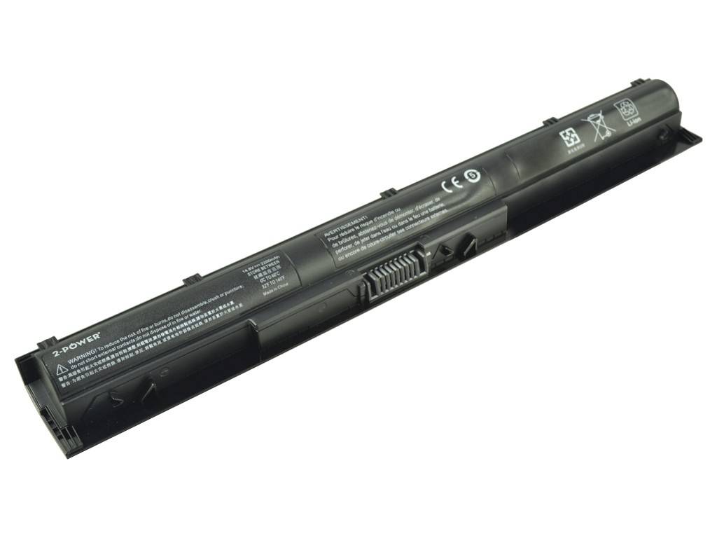 Schwarzes Laptop-Akku-Pack diagonal auf weißem Hintergrund gezeigt, mit sichtbarem Stecker und Warnkennzeichnungen.