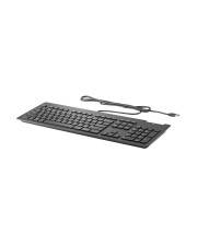 Eine schwarze kabelgebundene Tastatur mit Ziffernblock und Funktionstasten. Der USB-Anschluss ist sichtbar, was darauf hindeutet, dass sie an einen Computer angeschlossen wird.
