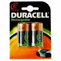 Duracell Wiederaufladbare Batterie-Packung mit zwei AA-Batterien auf einer schwarz-orangefarbenen Rückseite gezeigt.