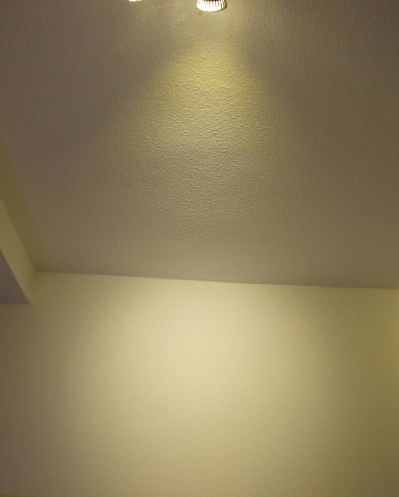 LED Universum LED Spot 6W MR16 warmweiß