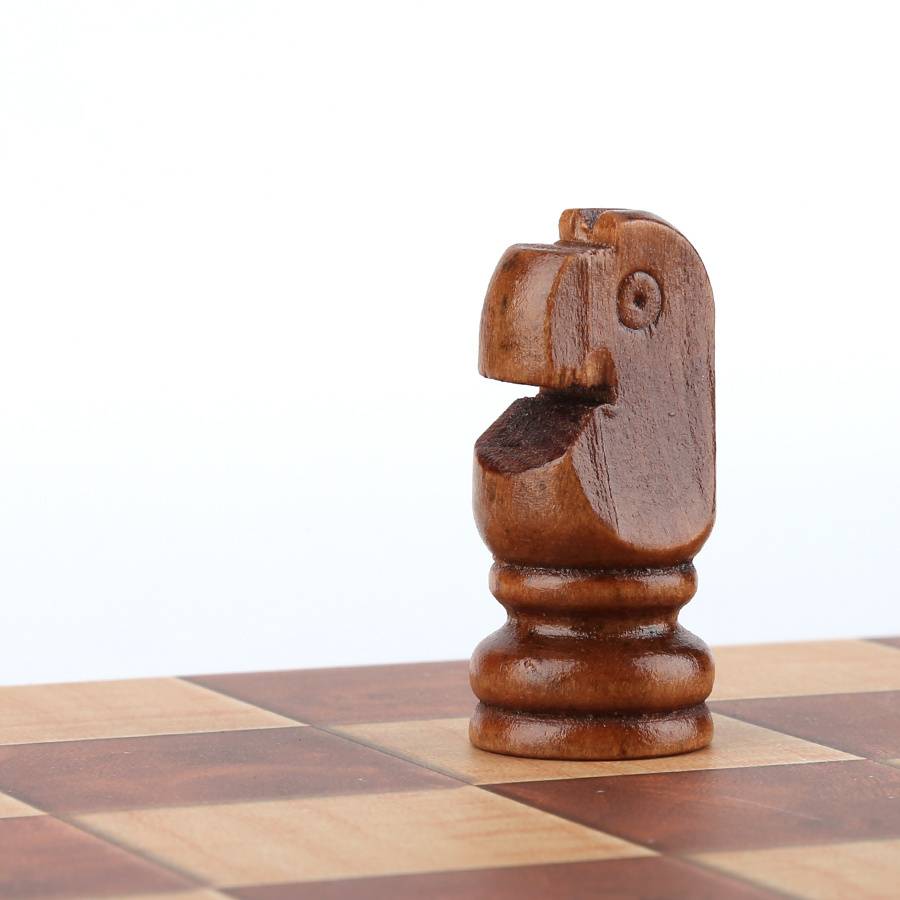 Schachspiel 29x29 cm Holz klappbares Schachbrett Schachfiguren 3 in 1 Backgammon Brettspiel Reisespiel Strategiespiel für Kinder Erwachsene Familie