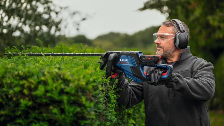 Akku-Heckenschere GHE 18V-50 II / 18V-60 II 06008C9400 Typ Solo Lieferumfang ohne Akku und ohne Ladegerät Spannung 18 V