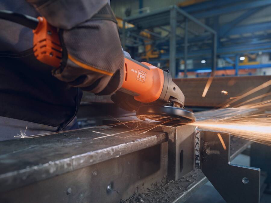 Compact - Winkelschleifer CG 15 - 125 BL 72250660000 Modell CG 15 - 125 BL Lieferumfang Schutzhaube, werkzeuglose Schne